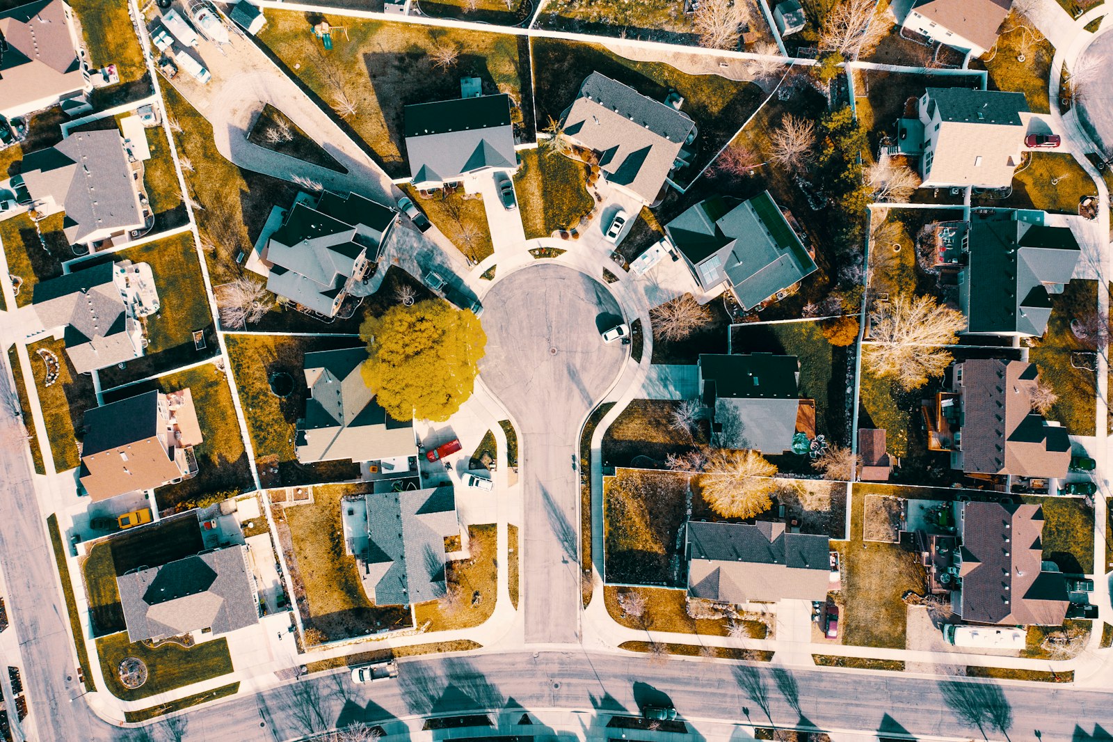 Aerial view of a Herriman, Utah suburban cul-de-sac with single-family homes