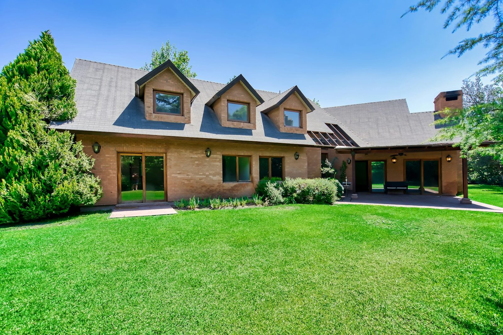 Single-family home with a front lawn, a typical house exterior for a mortgage listing